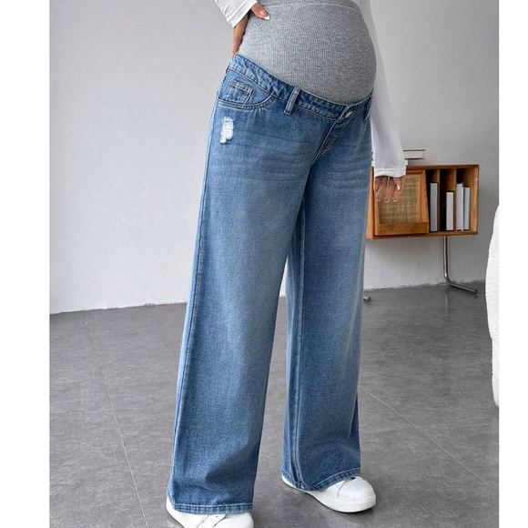 Maternity Medium Wash Stretchy Waist Straight Leg Denim Jeans - Picture 4 of 5